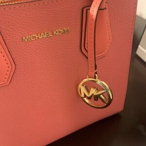 New without tags michael kors salmon color handbag with removable long strap.